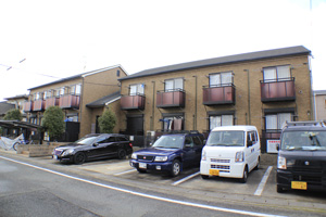 シャーリア駐車場外観